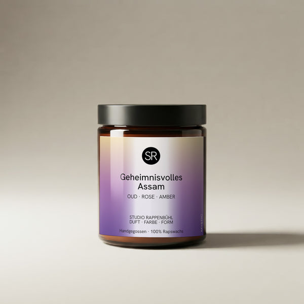 Duftkerze Geheimnisvolles Assam mit Oud, Rose & Amber – Studio Rappenbühl
