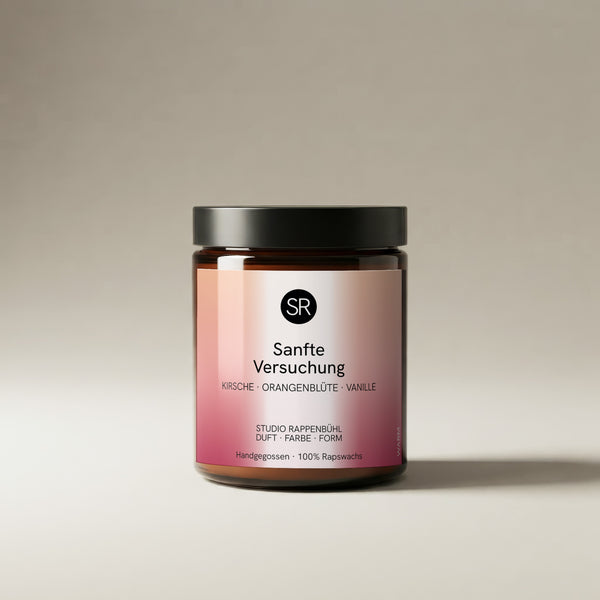 Duftkerze Sanfte Versuchung mit Kirsche, Orangenblüte & Vanille – Studio Rappenbühl