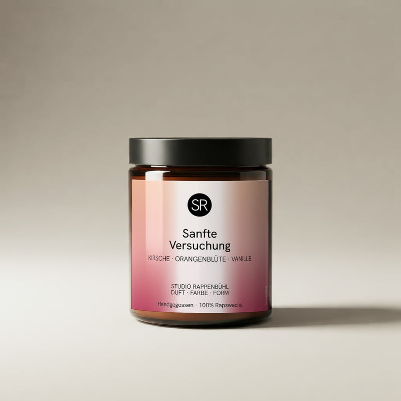 Duftkerze Sanfte Versuchung mit Kirsche, Orangenblüte & Vanille – Studio Rappenbühl